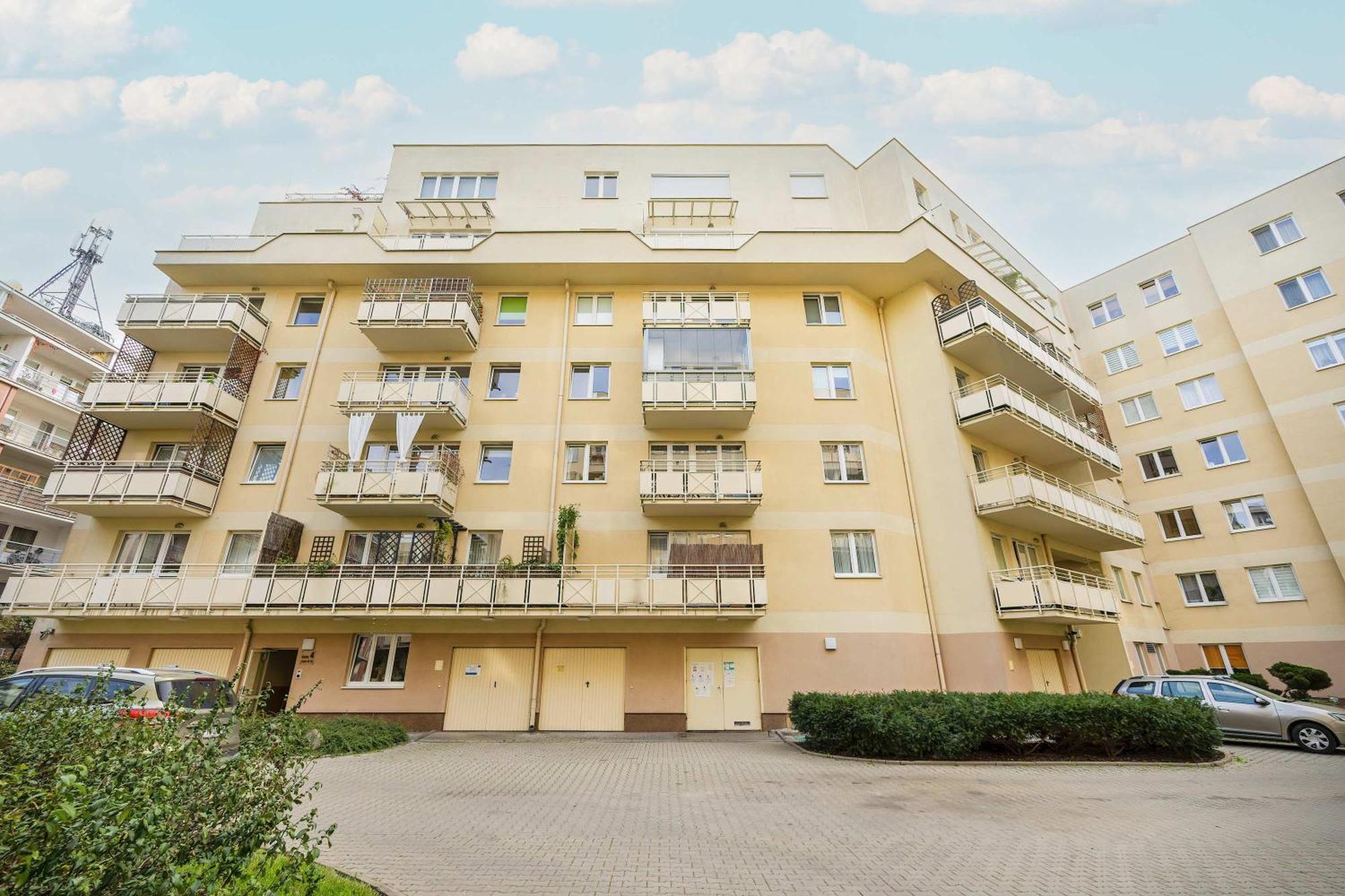 Cozy With Parking Near Babice Airport By Renters
