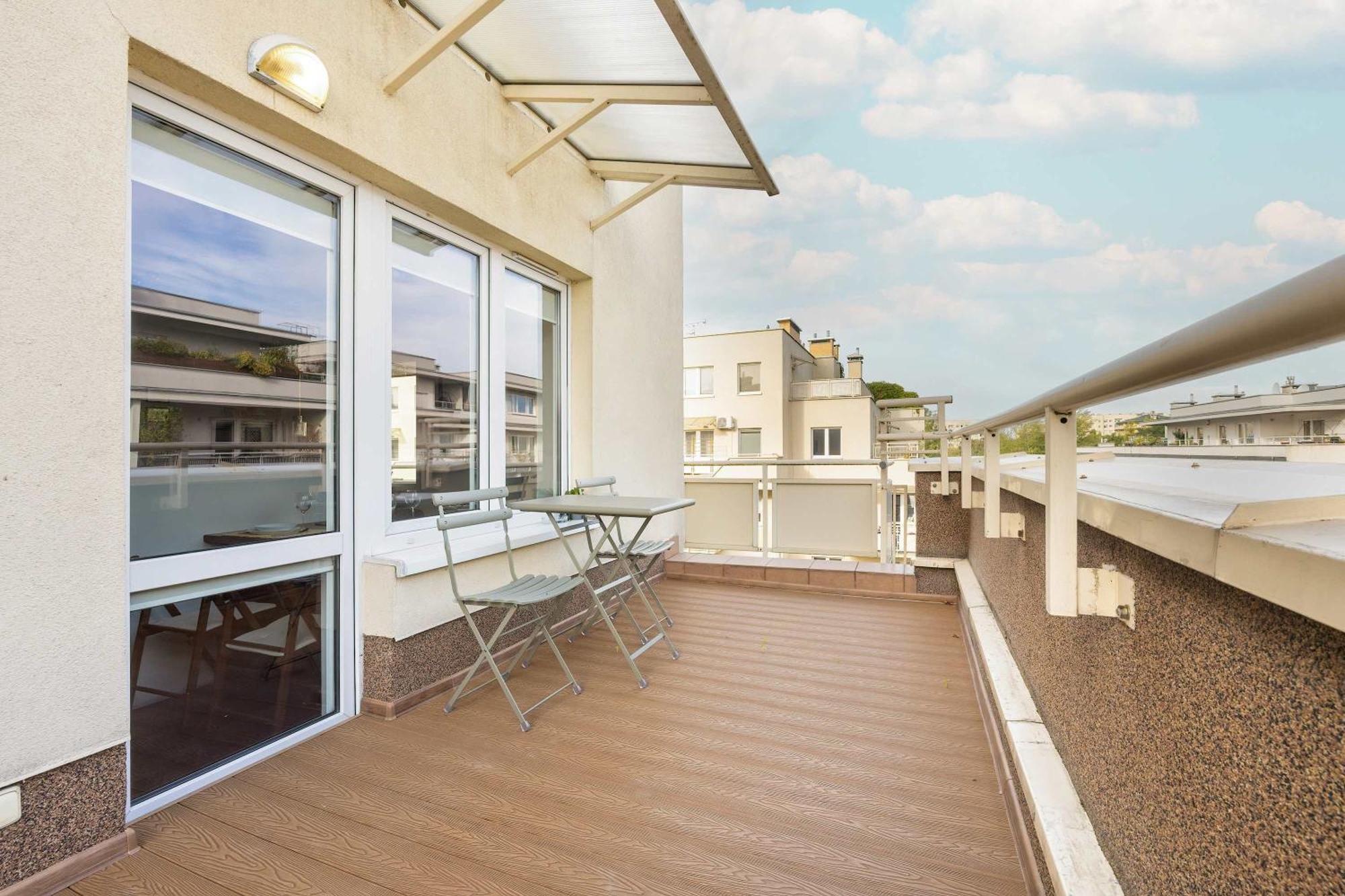 Cozy With Parking Near Babice Airport By Renters Apartament