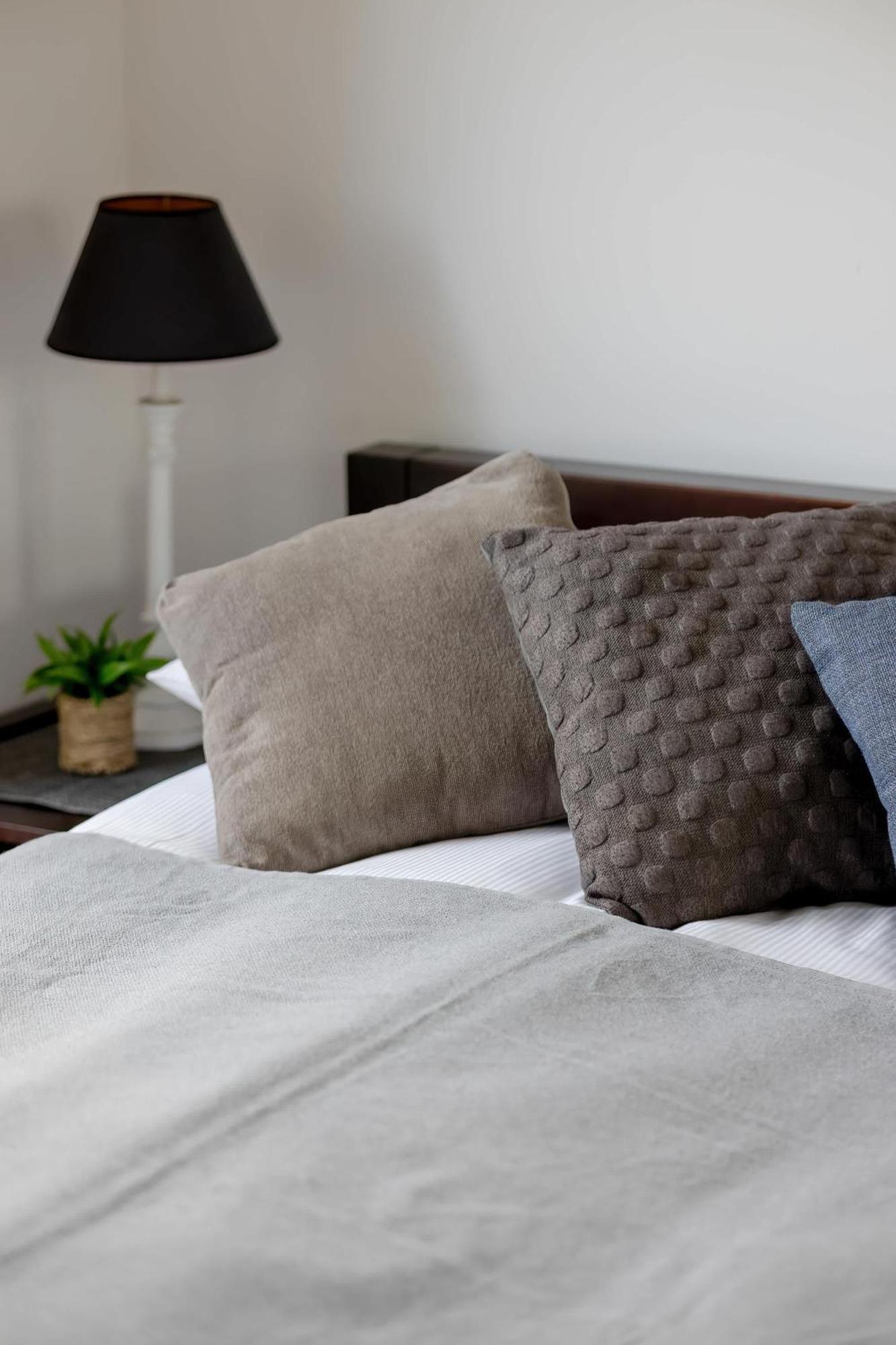 Cozy With Parking Near Babice Airport By Renters Apartament