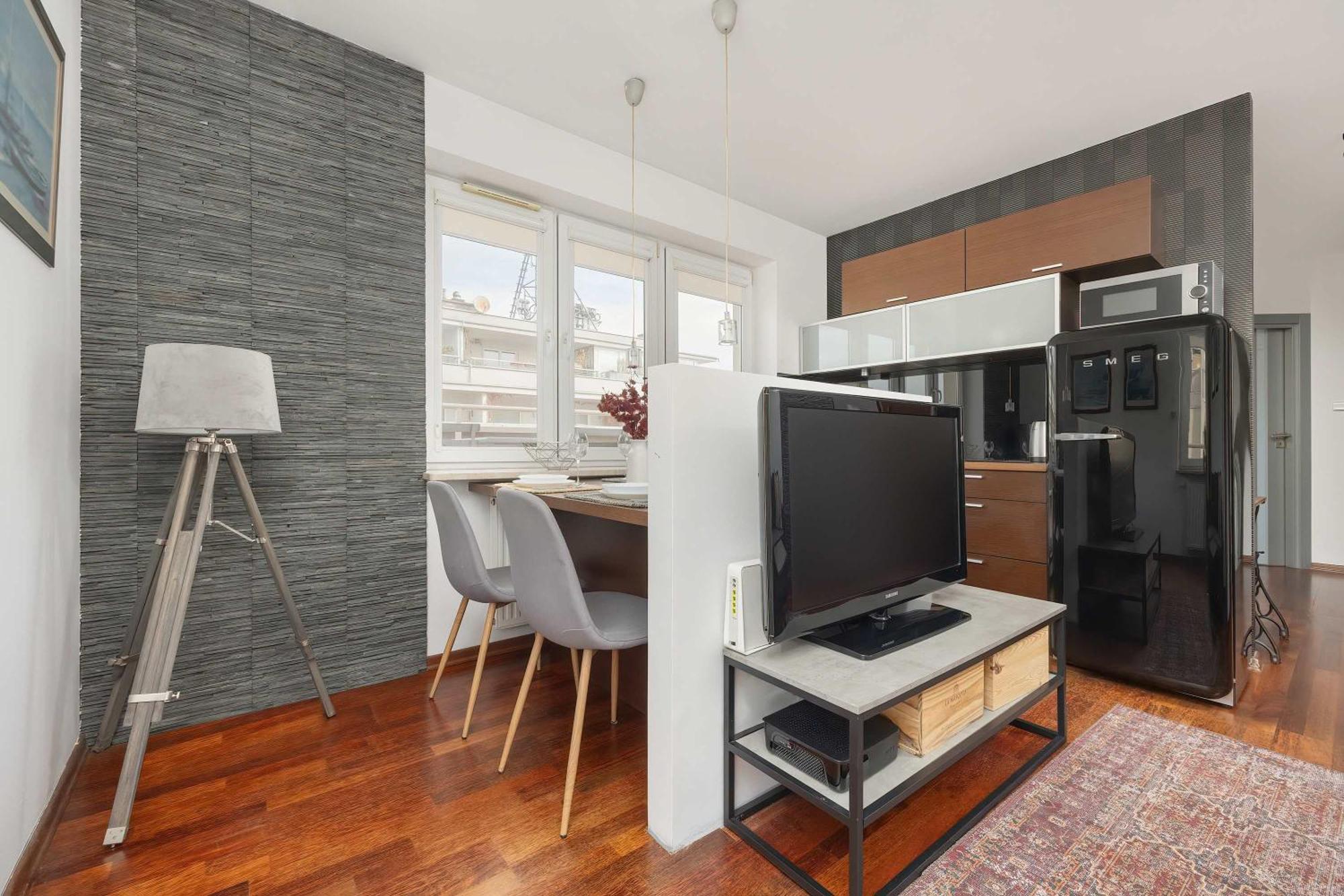 Cozy With Parking Near Babice Airport By Renters Warszawa